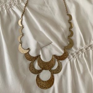 GOLD STATEMENT NECKLACE